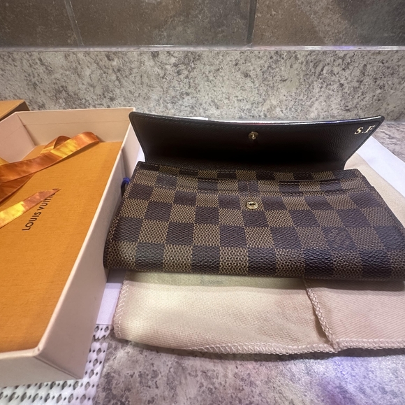 LV Wallet - Picture 3 of 3